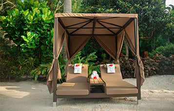 Discovery Cove Day Beds