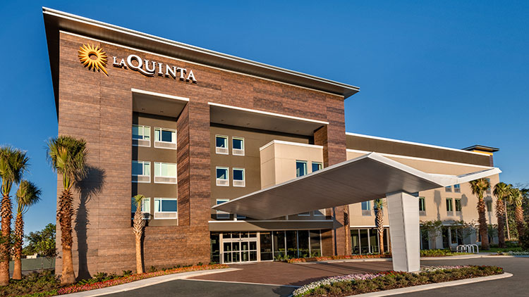 LaQuinta Inn & Suites by Wyndham Orlando IDrive Theme Parks Exterior