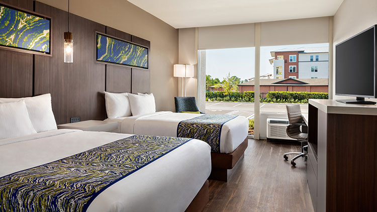 LaQuinta Inn & Suites by Wyndham Orlando IDrive Theme Parks Room