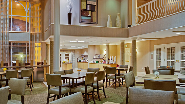 LaQuinta Inn and Suites Orlando Lounge